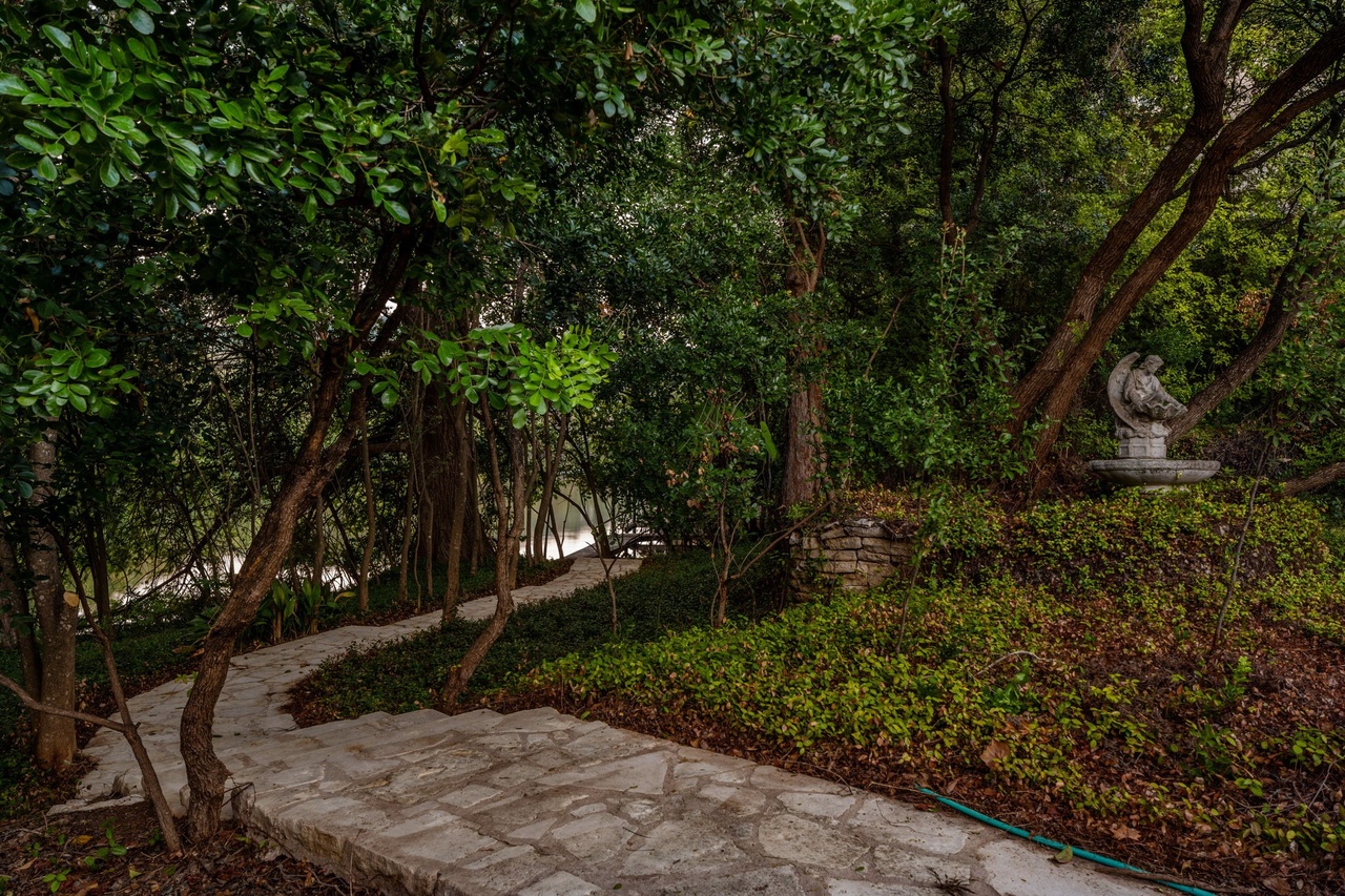 1700 Lakeshore Drive