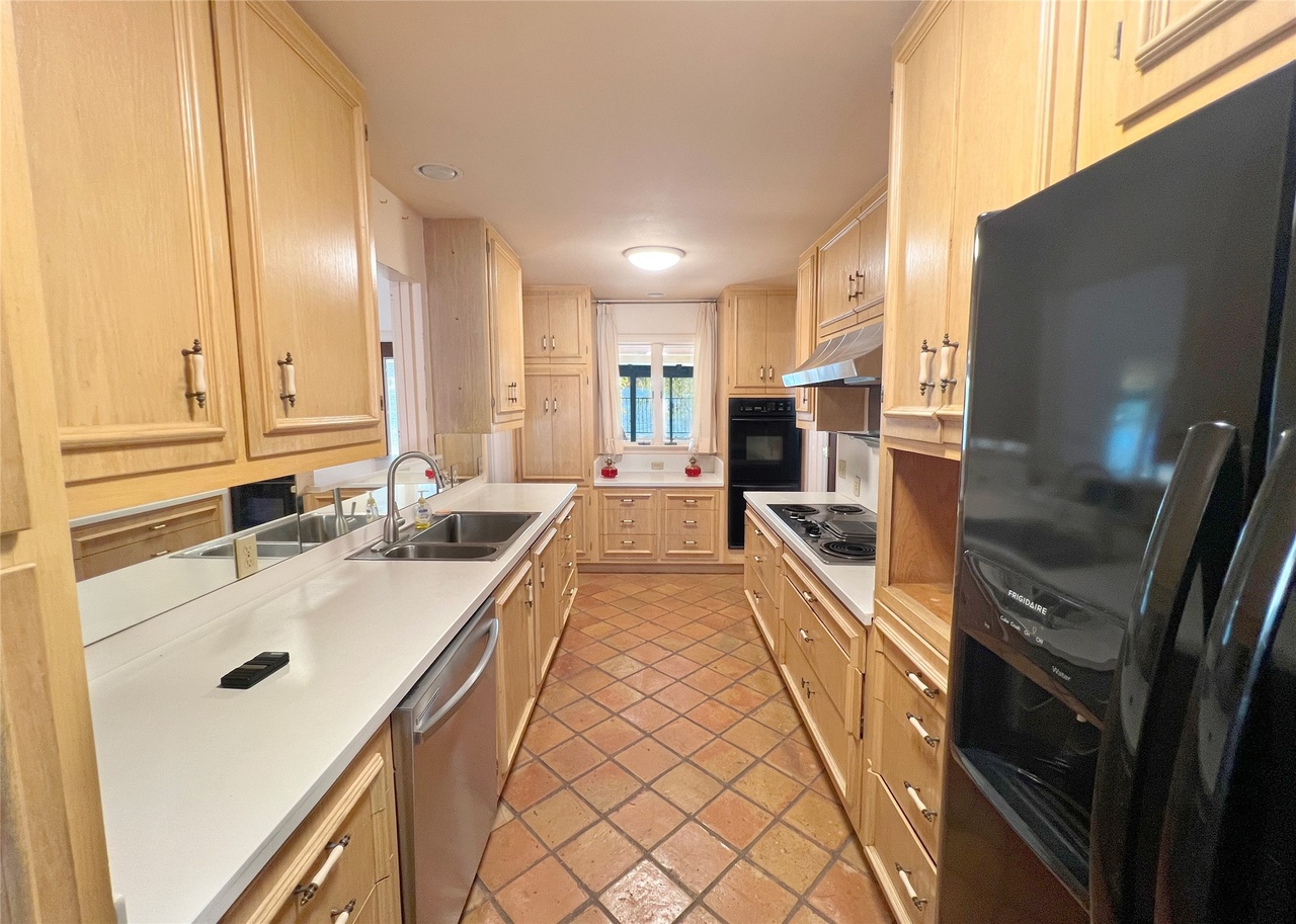 1700 Lakeshore Drive