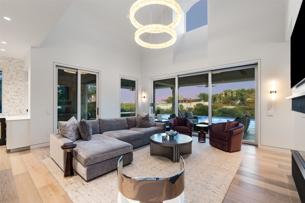 3111 Above Stratford