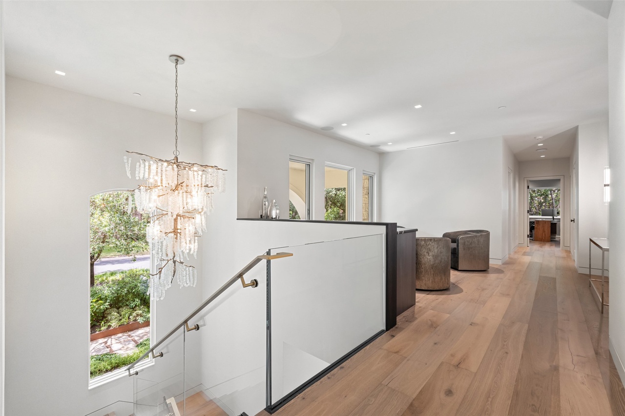 3111 Above Stratford