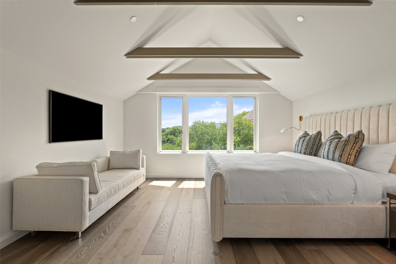 3111 Above Stratford