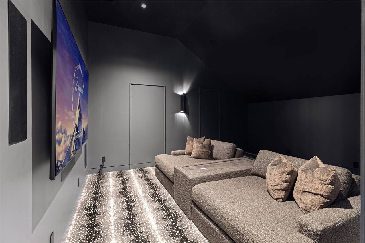 3111 Above Stratford