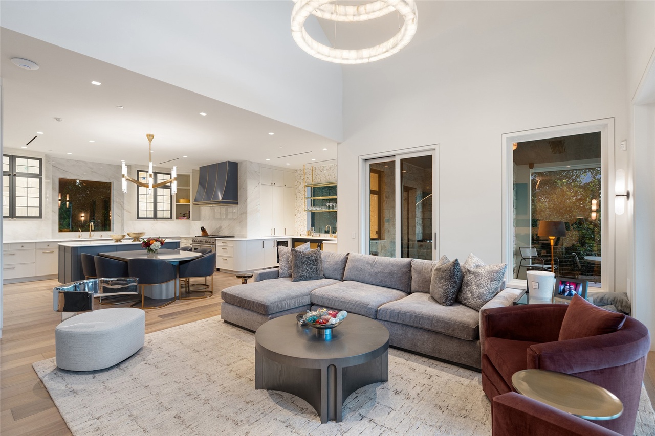 3111 Above Stratford